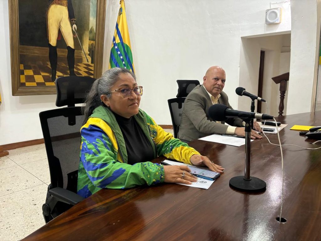 Foto 1. legisladores Lisbenio Muñoz y Elizabeth Conejero