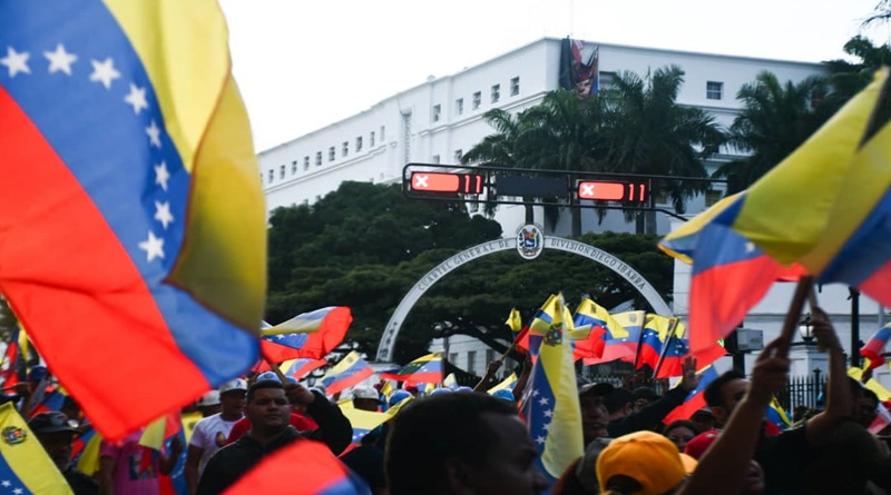 fuerzas-revolucion-concentran-palacio-miraflores