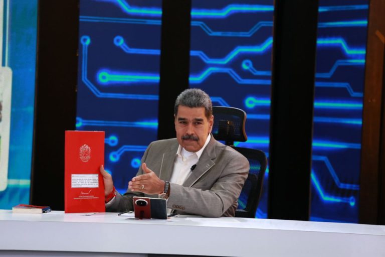 51612478849334445561-768x512