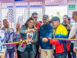 Gobernadora Yulisbeth García reinauguró el Abasto Tipo I Mercal “El Roble” en Caroní