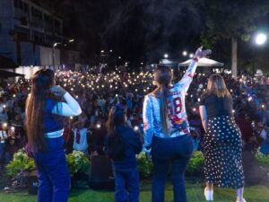 Pueblo del municipio Piar se unió en una noche de adoración y agradecimiento a Dios