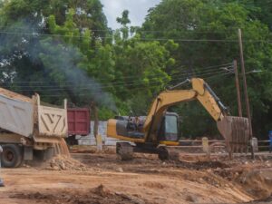 Gobernadora Yulisbeth García arrancó rehabilitación del puente Los Aceiticos en Ciudad Bolívar